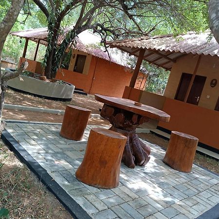 Hotel Niyagala Lodge シギリヤ エクステリア 写真